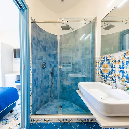 Oda ve Kahvaltı Costa Blu 4*